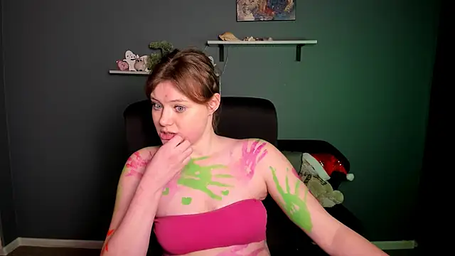Snapshot of nikole_kitt chatting on 01.28.25 nikole kitt online show from 01.28.25