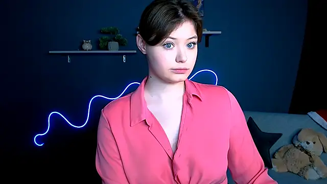 Snapshot of nikole_kitt chatting on 02.08.25 nikole kitt online show from 02.08.25
