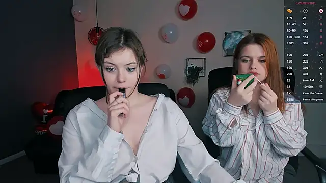 Snapshot of nikole_kitt chatting on 02.15.25 nikole kitt online show from 02.15.25