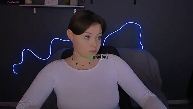 Snapshot of nikole_kitt chatting on 09.26.25 nikole kitt online show from 09.26.25