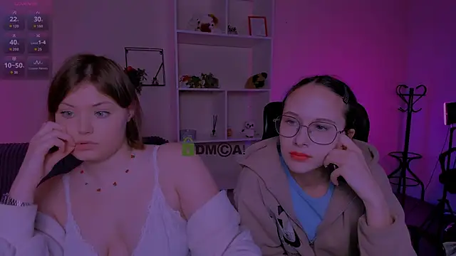 Snapshot of nikole_kitt chatting on 10.12.25 nikole kitt online show from 10.12.25
