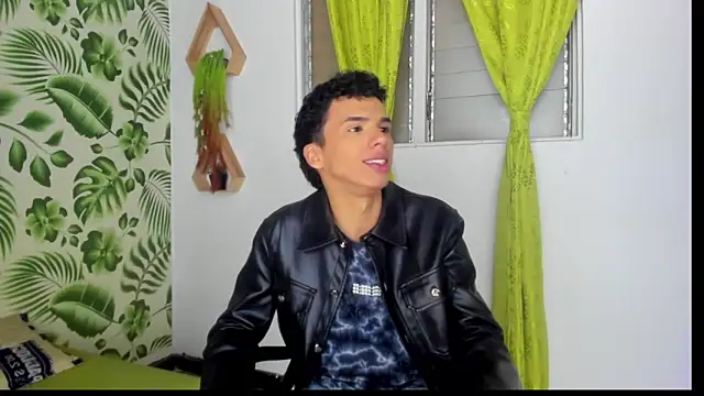 Snapshot of SEANTROYY chatting on 02.25.25 SEANTROYY online show from 02.25.25