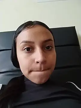 Snapshot of emma_ambar chatting on 10.30.25 emma ambar online show from 10.30.25