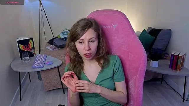 Snapshot of Lill_Mary chatting on 02.15.25 Lill Mary online show from 02.15.25