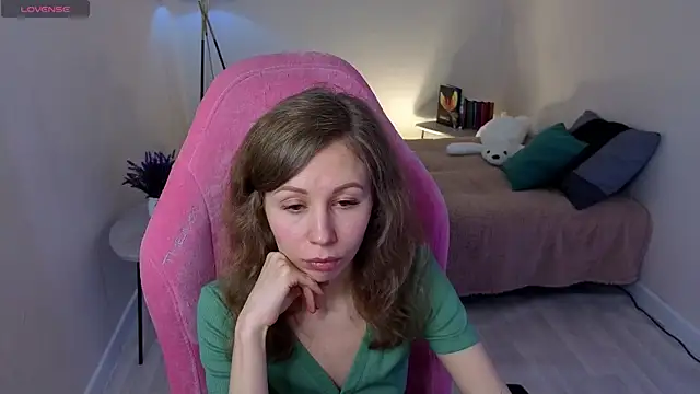 Snapshot of Lill_Mary chatting on 02.16.25 Lill Mary online show from 02.16.25