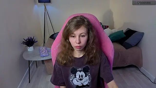 Snapshot of Lill_Mary chatting on 02.19.25 Lill Mary online show from 02.19.25