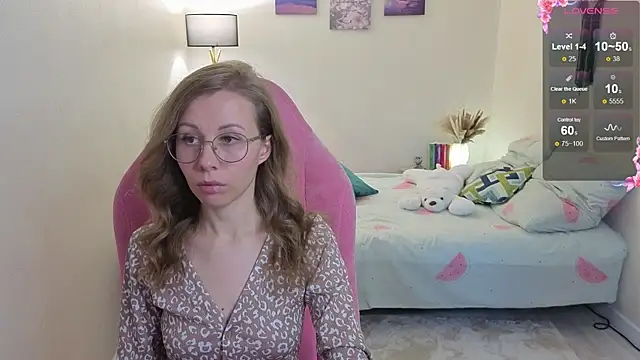 Snapshot of Lill_Mary chatting on 10.16.25 Lill Mary online show from 10.16.25