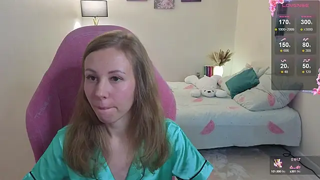 Snapshot of Lill_Mary chatting on 10.17.25 Lill Mary online show from 10.17.25