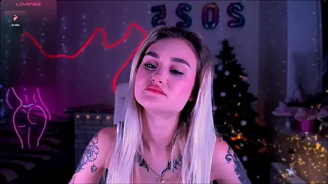 Snapshot of _Ravenaa chatting on 01.10.25 Ravenaa online show from 01.10.25