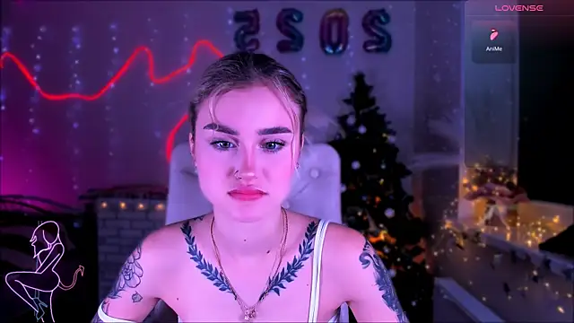 Snapshot of _Ravenaa chatting on 01.13.25 Ravenaa online show from 01.13.25