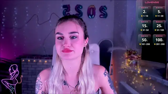 Snapshot of _Ravenaa chatting on 01.20.25 Ravenaa online show from 01.20.25