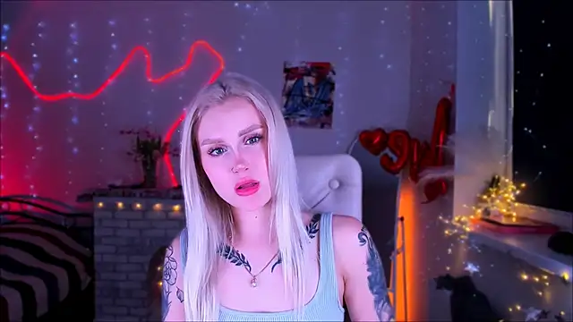 Snapshot of _Ravenaa chatting on 03.15.25 Ravenaa online show from 03.15.25