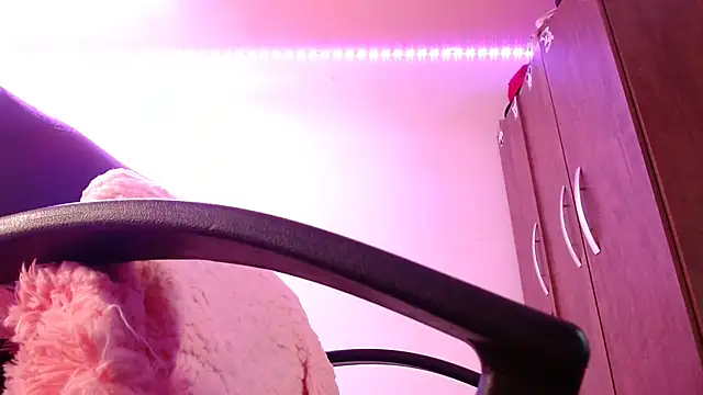 Snapshot of Miia-fox chatting on 01.20.25 Miia-fox online show from 01.20.25