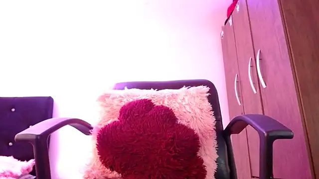 Snapshot of Miia-fox chatting on 01.22.25 Miia-fox online show from 01.22.25