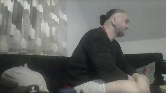 Snapshot of NewyorkDimi chatting on 01.28.25 NewyorkDimi online show from 01.28.25