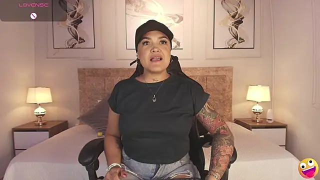 Snapshot of lyn_adamns chatting on 01.14.25 lyn adamns online show from 01.14.25