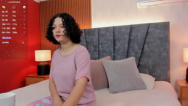 Snapshot of pretty_sunlight_ chatting on 02.13.25 pretty sunlight online show from 02.13.25