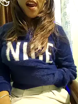 Snapshot of MIss-Naina chatting on 12.25.24 MIss-Naina online show from 12.25.24