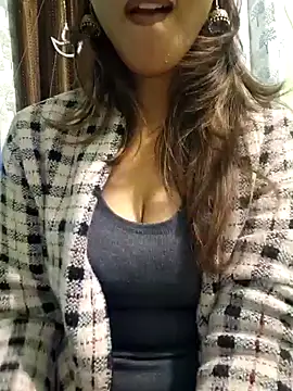 Snapshot of MIss-Naina chatting on 12.27.24 MIss-Naina online show from 12.27.24