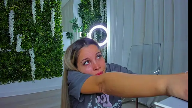 VivienCarter online show from 10.24.25