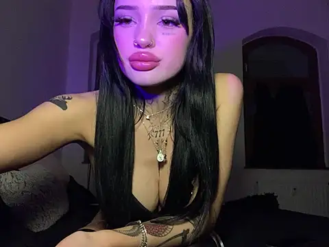 Snapshot of madelinexx chatting on 01.08.25 madelinexx online show from 01.08.25