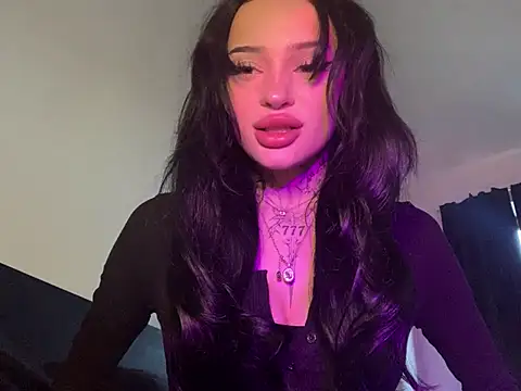 Snapshot of madelinexx chatting on 01.21.25 madelinexx online show from 01.21.25