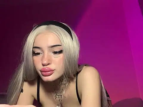 Snapshot of madelinexx chatting on 02.16.25 madelinexx online show from 02.16.25