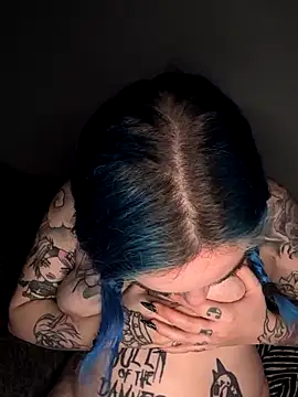 Snapshot of Alissabluesc chatting on 09.28.25 Alissabluesc online show from 09.28.25