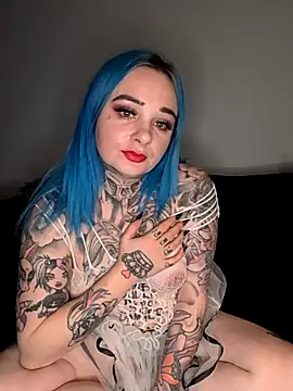 Snapshot of Alissabluesc chatting on 10.03.25 Alissabluesc online show from 10.03.25