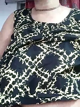 Snapshot of miss-Riy chatting on 02.13.25 miss-Riy online show from 02.13.25