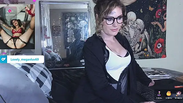 Snapshot of meganluv69 chatting on 12.14.24 meganluv69 online show from 12.14.24