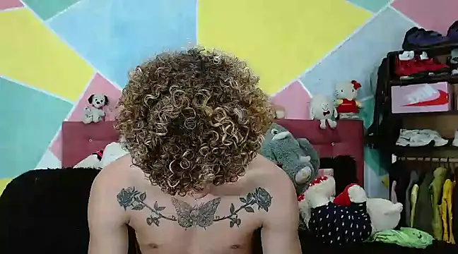 Snapshot of tylor_boy chatting on 01.07.25 tylor boy online show from 01.07.25