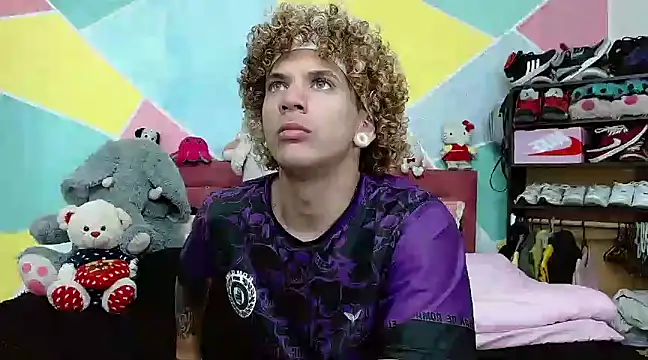 Snapshot of tylor_boy chatting on 01.12.25 tylor boy online show from 01.12.25