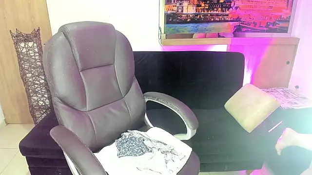 Snapshot of jessicarabbit_1 chatting on 10.19.25 jessicarabbit 1 online show from 10.19.25