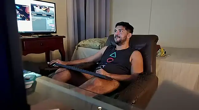 Snapshot of LUH133 chatting on 12.04.24 LUH133 online show from 12.04.24