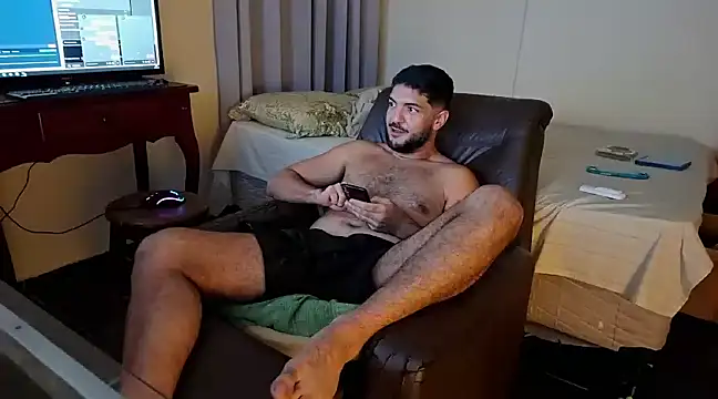 Snapshot of LUH133 chatting on 12.18.24 LUH133 online show from 12.18.24