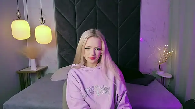 EmilyAir online show from 09.28.25