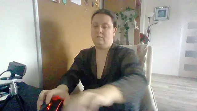 Snapshot of ReifeVenna chatting on 12.15.24 ReifeVenna online show from 12.15.24