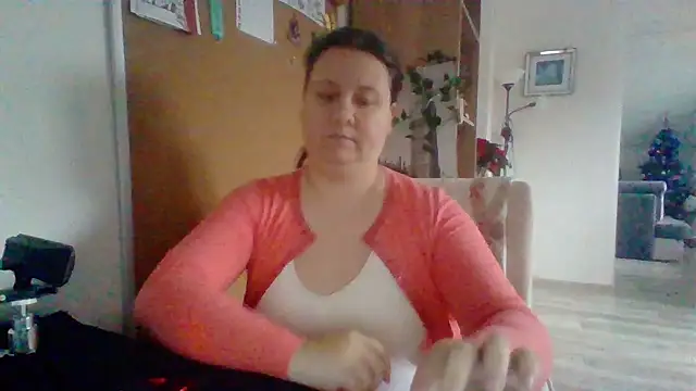 Snapshot of ReifeVenna chatting on 12.16.24 ReifeVenna online show from 12.16.24