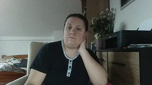 Snapshot of ReifeVenna chatting on 11.17.25 ReifeVenna online show from 11.17.25