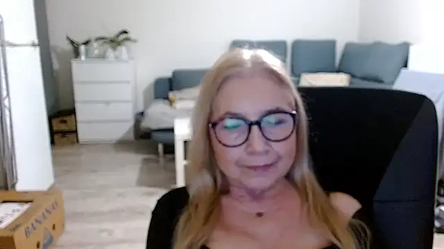 Snapshot of sofia_xkiss chatting on 12.17.24 sofia xkiss online show from 12.17.24
