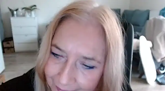 Snapshot of sofia_xkiss chatting on 12.18.24 sofia xkiss online show from 12.18.24