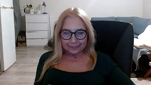 Snapshot of sofia_xkiss chatting on 02.21.25 sofia xkiss online show from 02.21.25