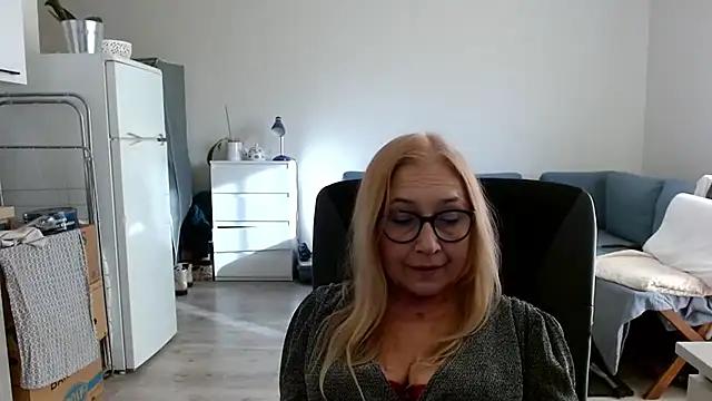 Snapshot of sofia_xkiss chatting on 03.04.25 sofia xkiss online show from 03.04.25