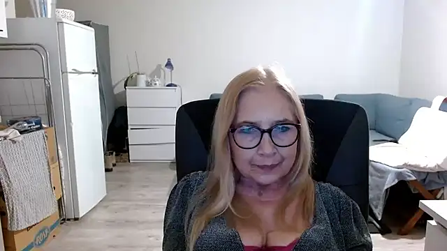 Snapshot of sofia_xkiss chatting on 03.04.25 sofia xkiss online show from 03.04.25