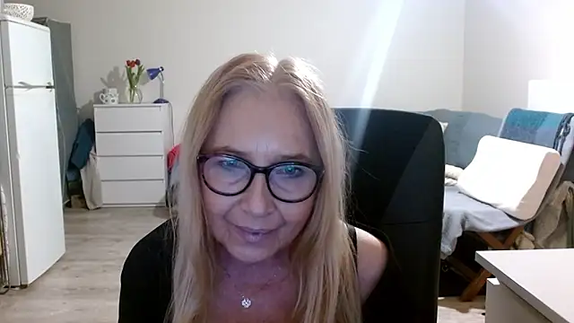 Snapshot of sofia_xkiss chatting on 03.09.25 sofia xkiss online show from 03.09.25