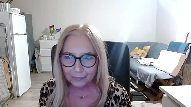 Snapshot of sofia_xkiss chatting on 03.10.25 sofia xkiss online show from 03.10.25