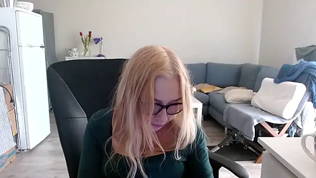 Snapshot of sofia_xkiss chatting on 03.12.25 sofia xkiss online show from 03.12.25