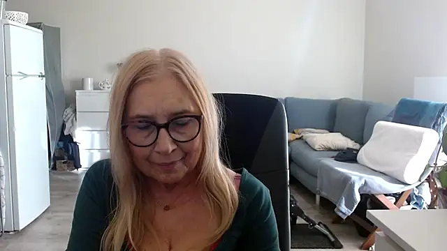 Snapshot of sofia_xkiss chatting on 03.15.25 sofia xkiss online show from 03.15.25