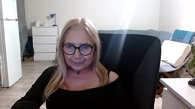 Snapshot of sofia_xkiss chatting on 03.16.25 sofia xkiss online show from 03.16.25